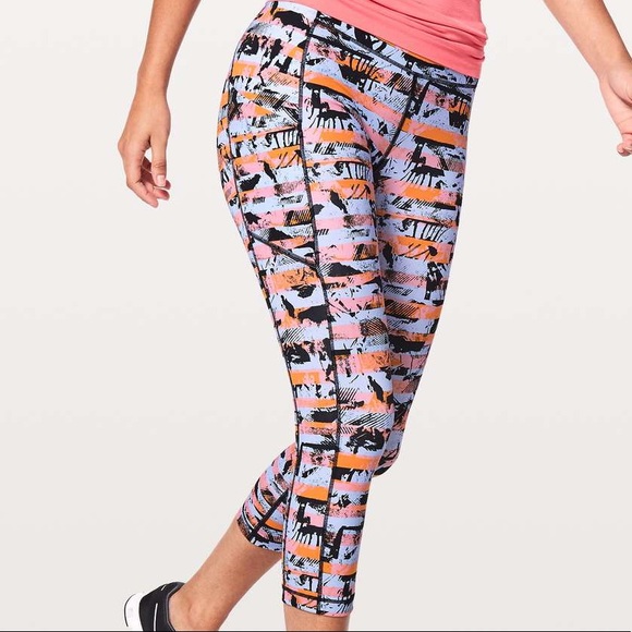 Lululemon Speed Up Crop *21” Colourful Printed Leggings Size 2 - Picture 3 of 5